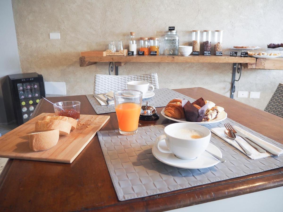 Antique Maison Bed & Breakfast *